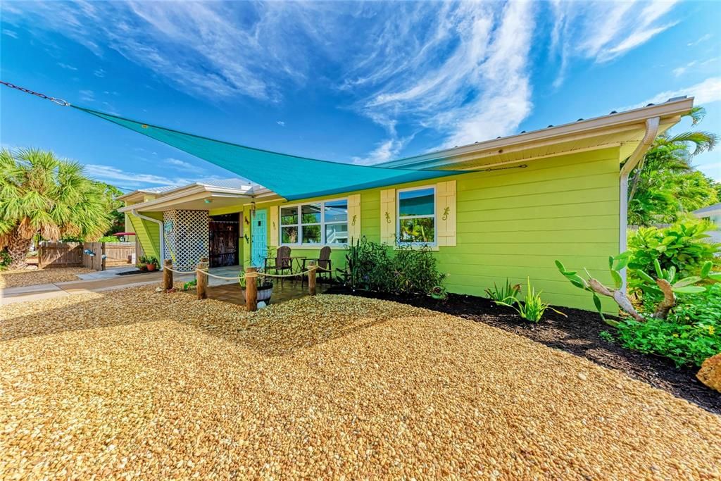 For Sale: $899,000 (3 beds, 2 baths, 1128 Square Feet)