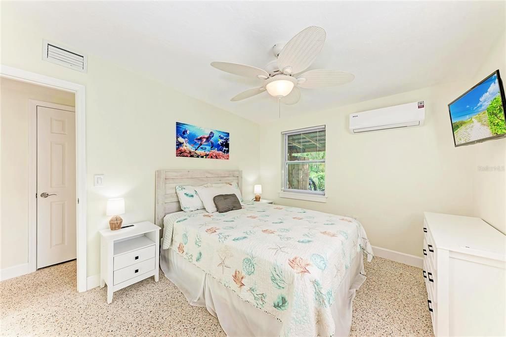 For Sale: $899,000 (3 beds, 2 baths, 1128 Square Feet)
