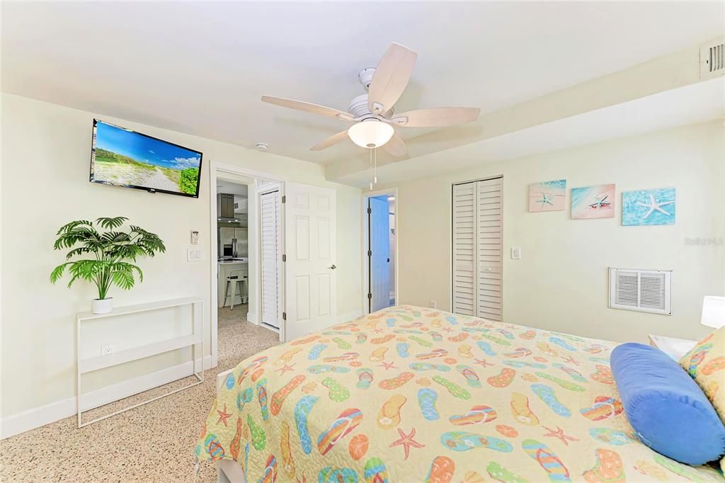 For Sale: $899,000 (3 beds, 2 baths, 1128 Square Feet)