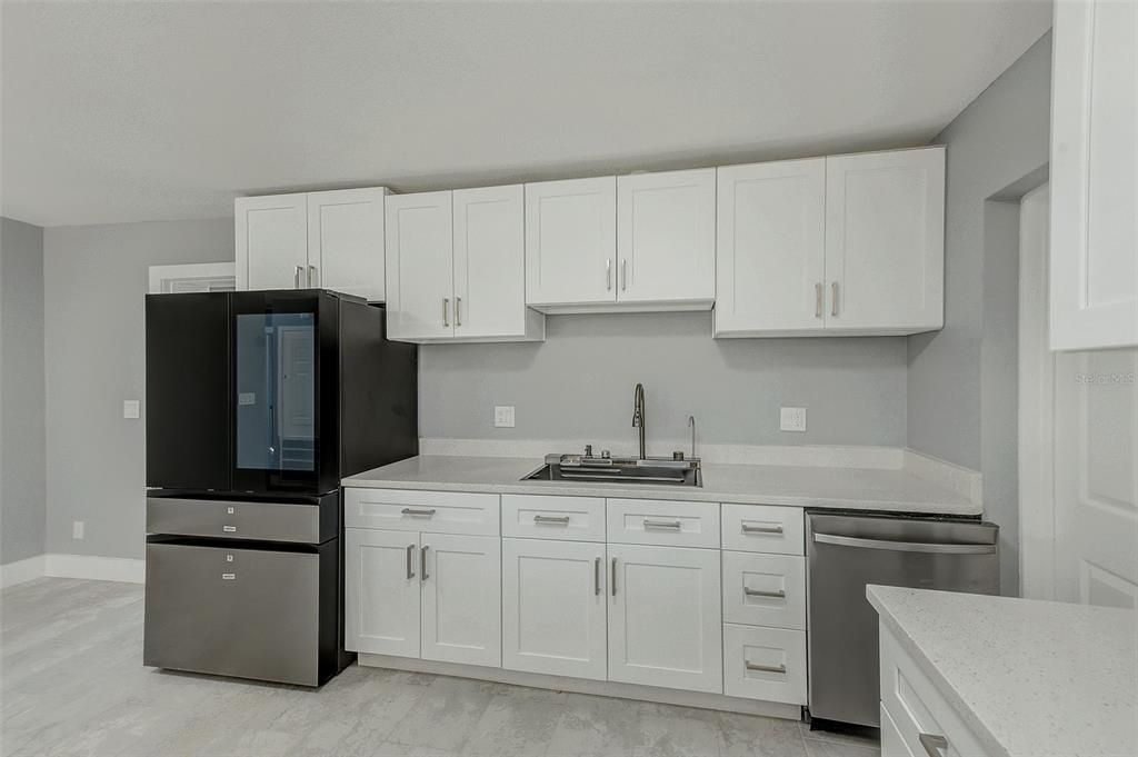 For Sale: $347,900 (3 beds, 3 baths, 1412 Square Feet)