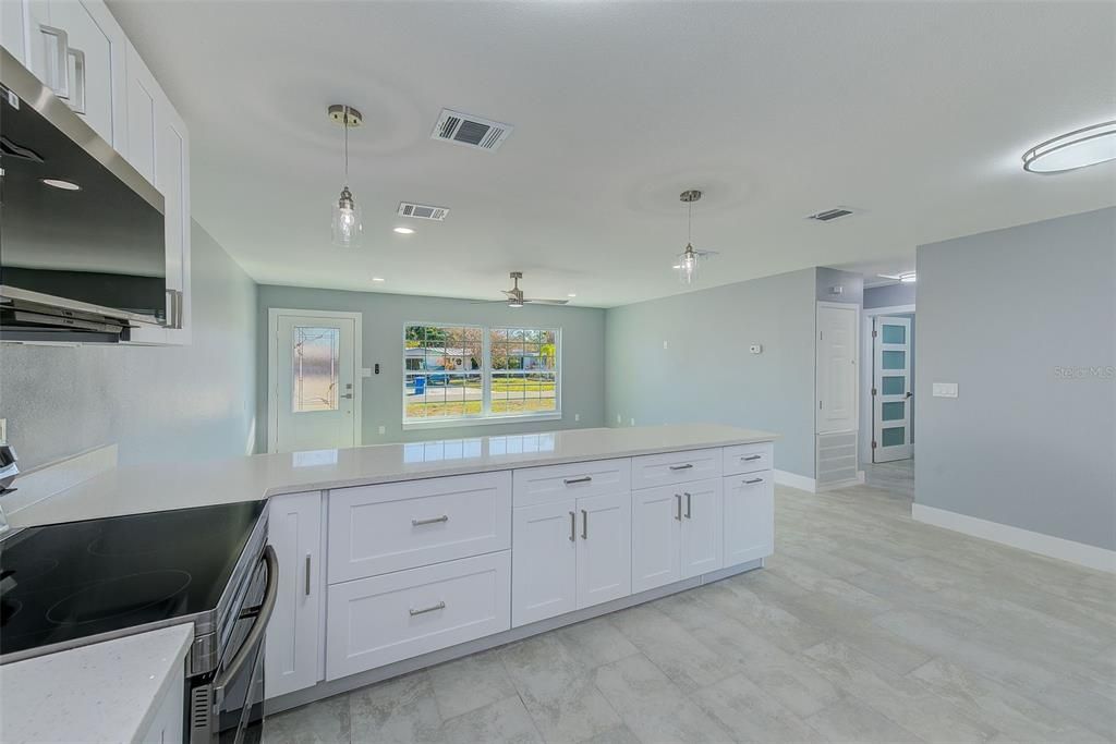 For Sale: $347,900 (3 beds, 3 baths, 1412 Square Feet)