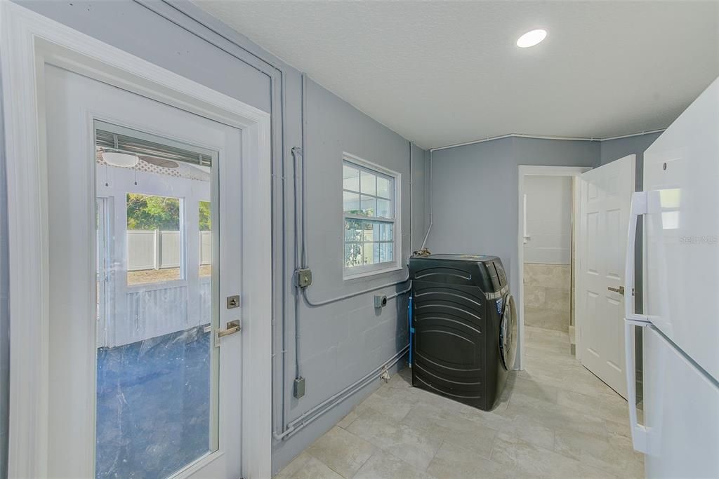 For Sale: $347,900 (3 beds, 3 baths, 1412 Square Feet)