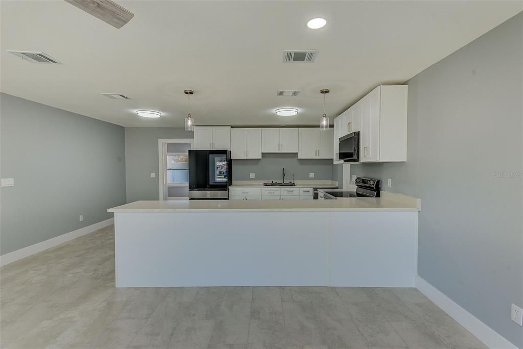 For Sale: $347,900 (3 beds, 3 baths, 1412 Square Feet)