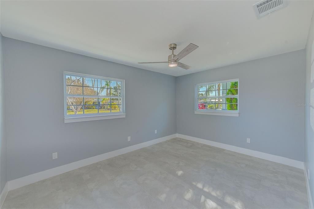 For Sale: $347,900 (3 beds, 3 baths, 1412 Square Feet)