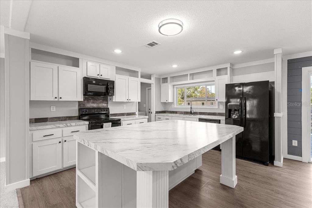 待售: $204,000 (3 贝兹, 2 浴室, 1680 平方英尺)