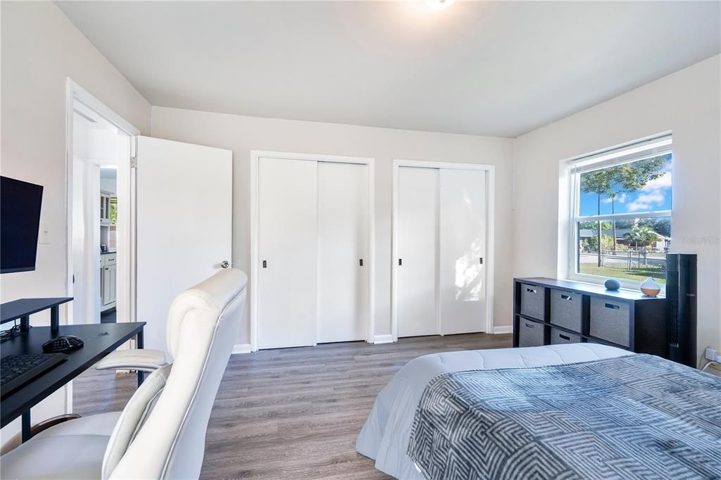 На продажу: $220,000 (2 спален, 2 ванн, 1021 Квадратных фут)