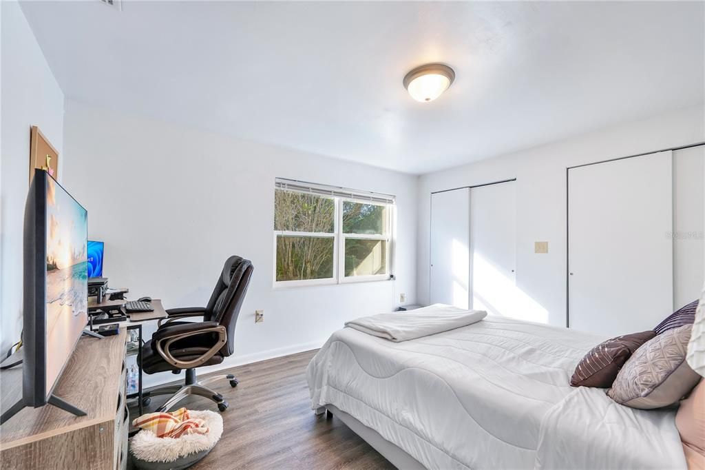 На продажу: $220,000 (2 спален, 2 ванн, 1021 Квадратных фут)