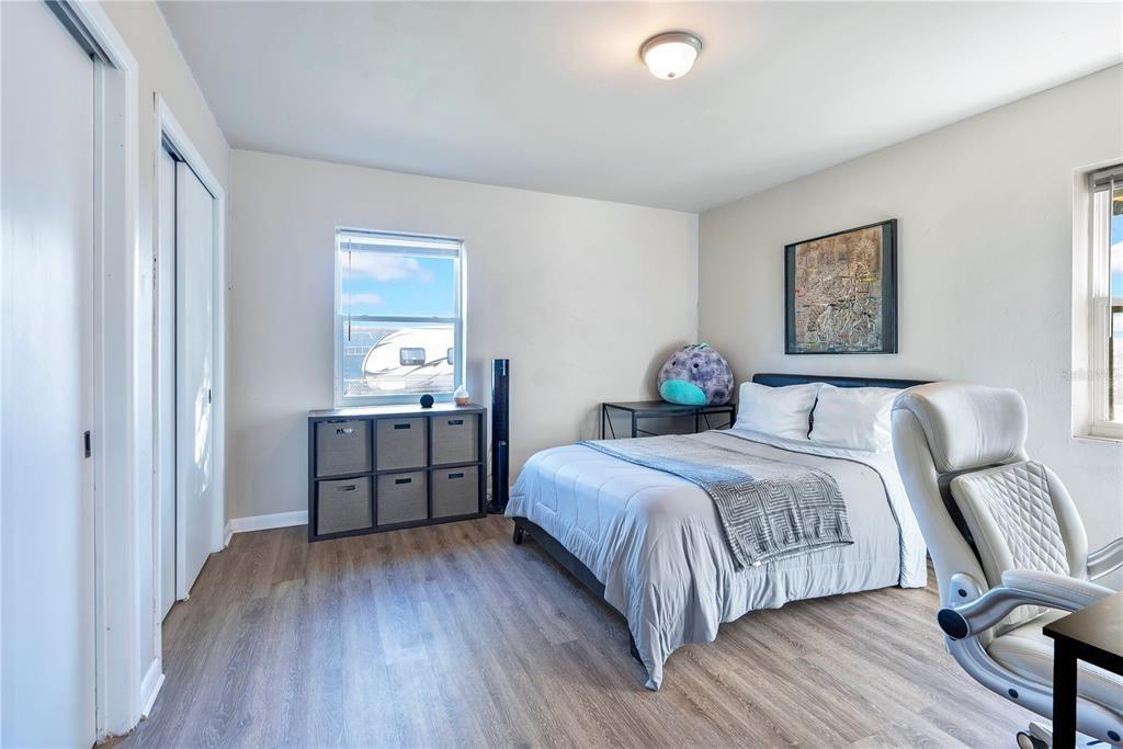 На продажу: $220,000 (2 спален, 2 ванн, 1021 Квадратных фут)