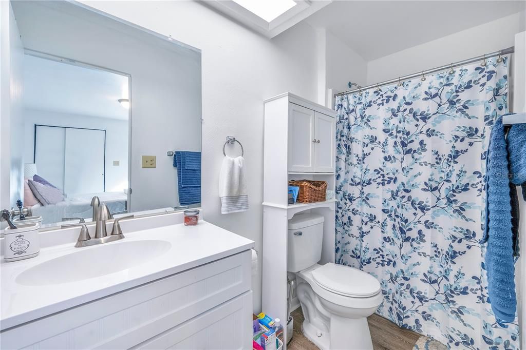 На продажу: $220,000 (2 спален, 2 ванн, 1021 Квадратных фут)