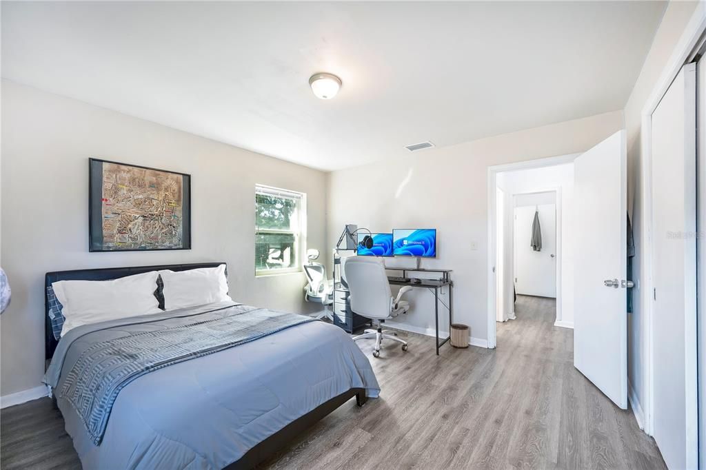 На продажу: $220,000 (2 спален, 2 ванн, 1021 Квадратных фут)