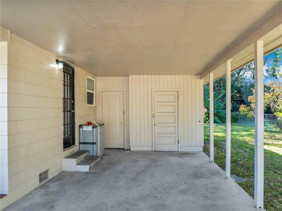 На продажу: $220,000 (2 спален, 2 ванн, 1021 Квадратных фут)