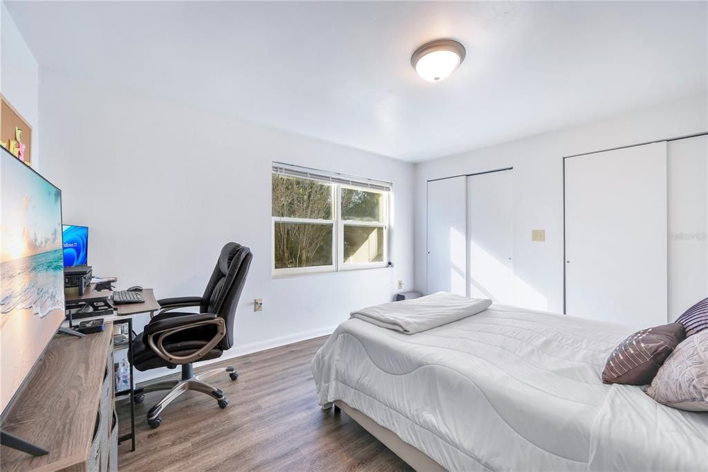 На продажу: $220,000 (2 спален, 2 ванн, 1021 Квадратных фут)