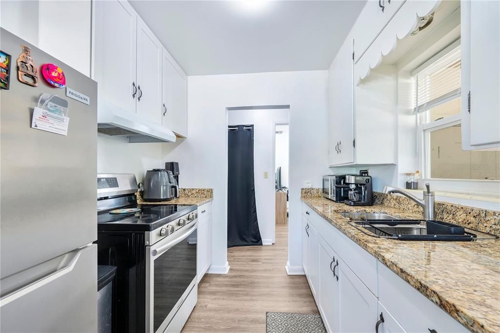 На продажу: $220,000 (2 спален, 2 ванн, 1021 Квадратных фут)