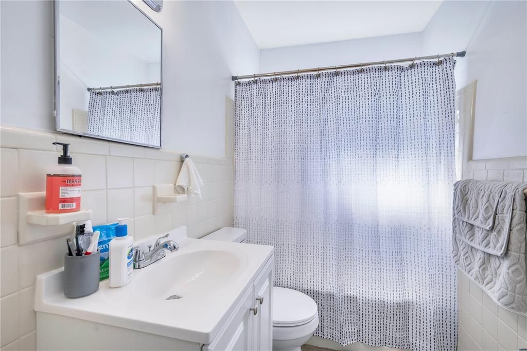 На продажу: $220,000 (2 спален, 2 ванн, 1021 Квадратных фут)