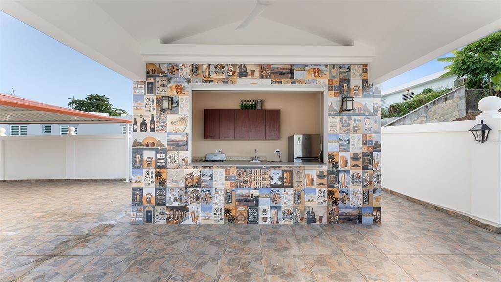 En Venta: $1,500,000 (4 camas, 3 baños, 3500 Pies cuadrados)