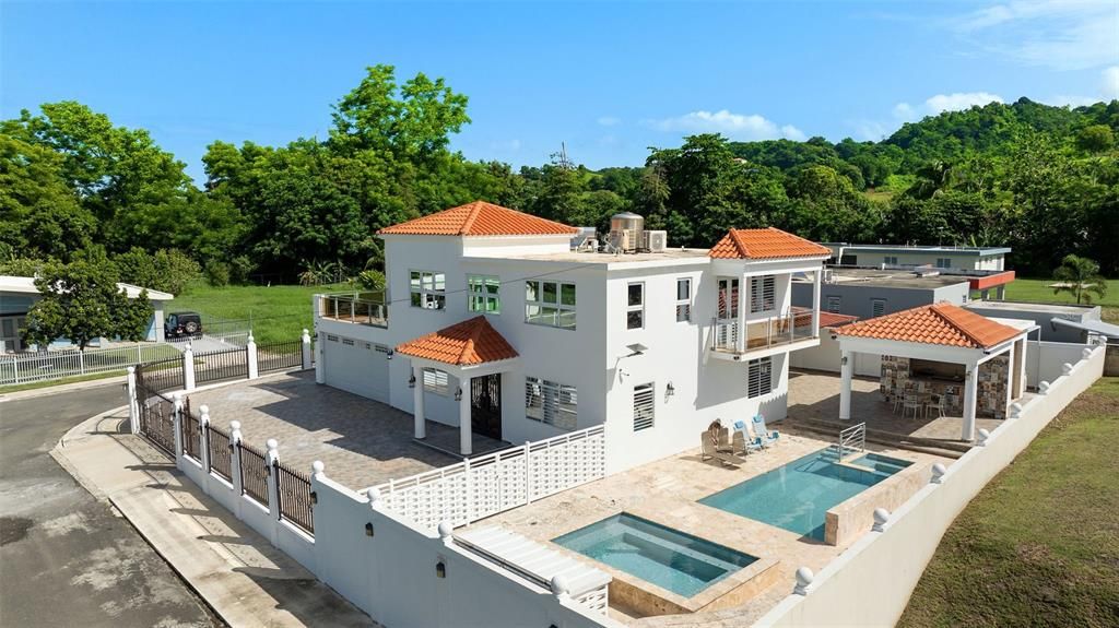 En Venta: $1,500,000 (4 camas, 3 baños, 3500 Pies cuadrados)