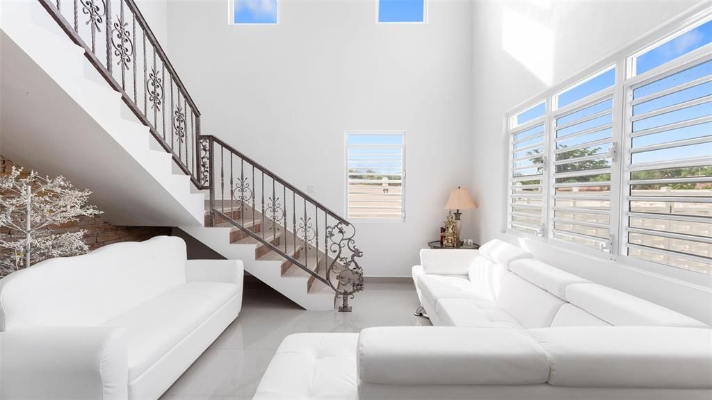 En Venta: $1,500,000 (4 camas, 3 baños, 3500 Pies cuadrados)