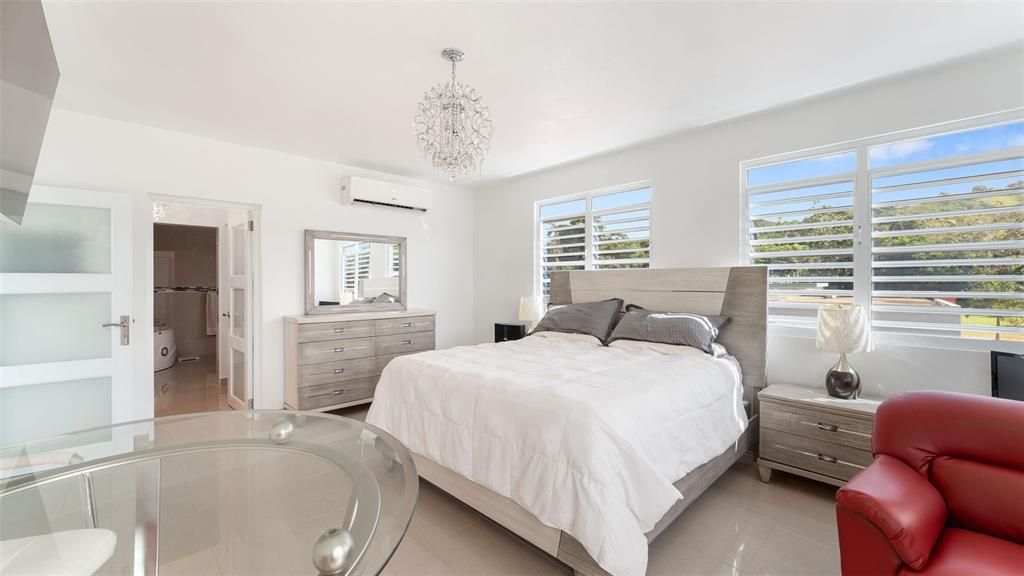 En Venta: $1,500,000 (4 camas, 3 baños, 3500 Pies cuadrados)