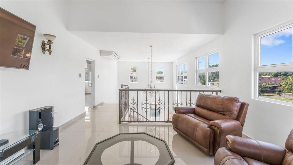 En Venta: $1,500,000 (4 camas, 3 baños, 3500 Pies cuadrados)