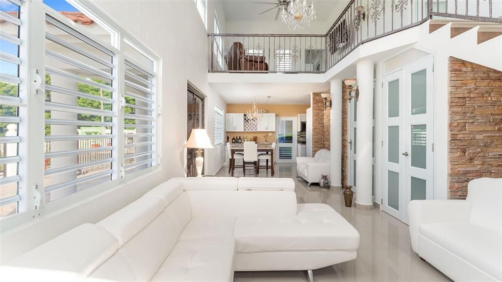 En Venta: $1,500,000 (4 camas, 3 baños, 3500 Pies cuadrados)