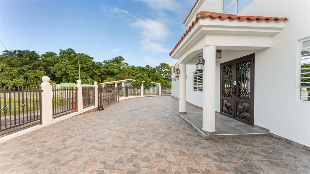 En Venta: $1,500,000 (4 camas, 3 baños, 3500 Pies cuadrados)