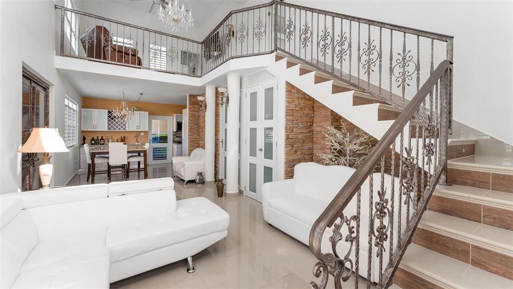 En Venta: $1,500,000 (4 camas, 3 baños, 3500 Pies cuadrados)