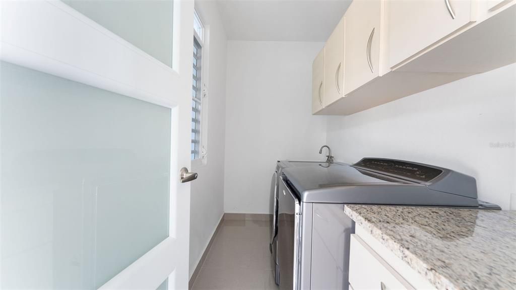 En Venta: $1,500,000 (4 camas, 3 baños, 3500 Pies cuadrados)