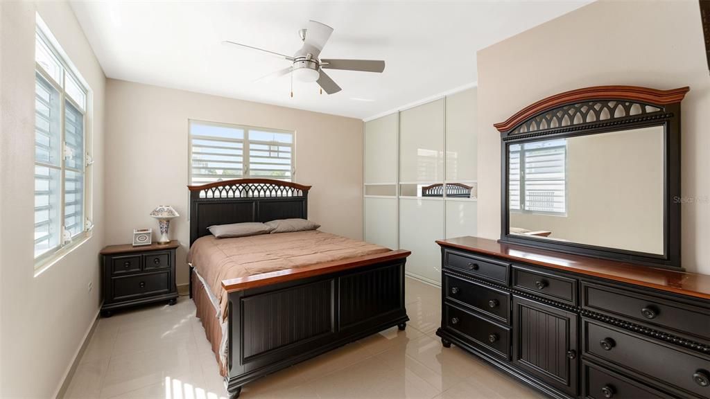 En Venta: $1,500,000 (4 camas, 3 baños, 3500 Pies cuadrados)