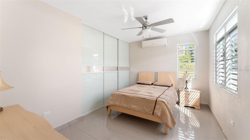 En Venta: $1,500,000 (4 camas, 3 baños, 3500 Pies cuadrados)