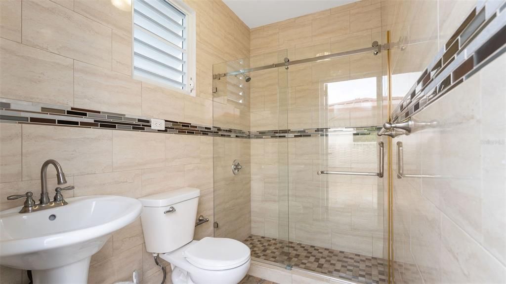 En Venta: $1,500,000 (4 camas, 3 baños, 3500 Pies cuadrados)