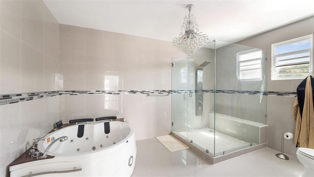 En Venta: $1,500,000 (4 camas, 3 baños, 3500 Pies cuadrados)