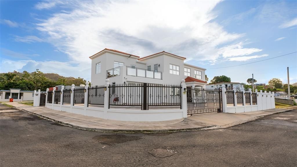 En Venta: $1,500,000 (4 camas, 3 baños, 3500 Pies cuadrados)