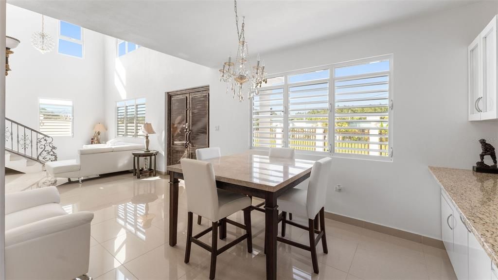 En Venta: $1,500,000 (4 camas, 3 baños, 3500 Pies cuadrados)