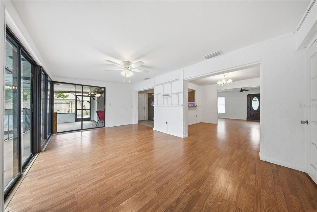 待售: $330,000 (3 贝兹, 3 浴室, 1576 平方英尺)