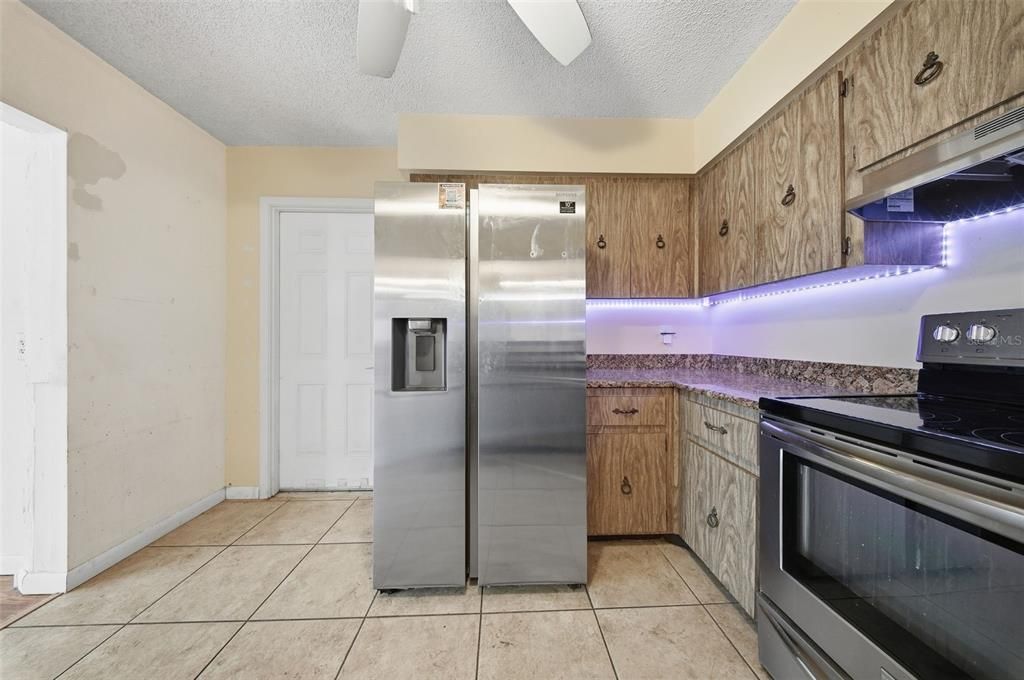 待售: $330,000 (3 贝兹, 3 浴室, 1576 平方英尺)