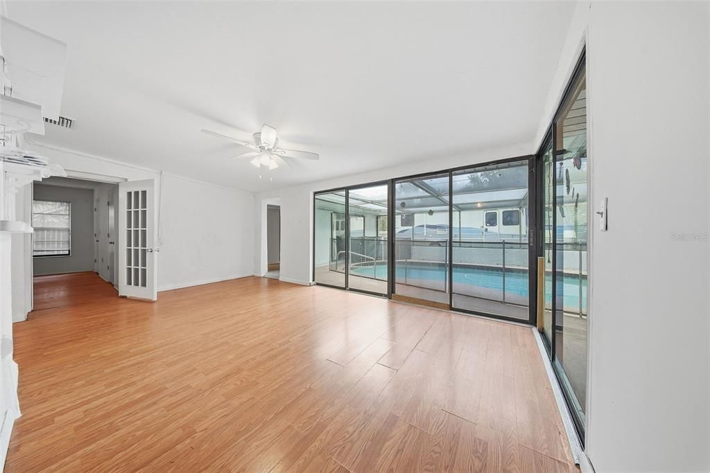 待售: $330,000 (3 贝兹, 3 浴室, 1576 平方英尺)