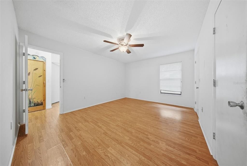 待售: $330,000 (3 贝兹, 3 浴室, 1576 平方英尺)