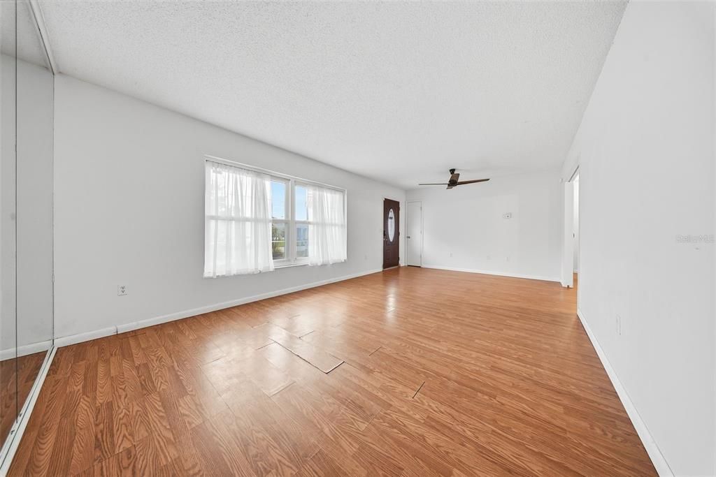 待售: $330,000 (3 贝兹, 3 浴室, 1576 平方英尺)