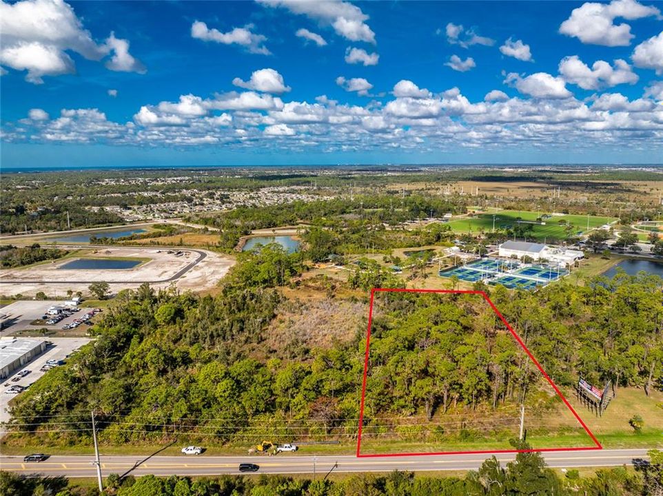 На продажу: $590,000 (1.78 acres)