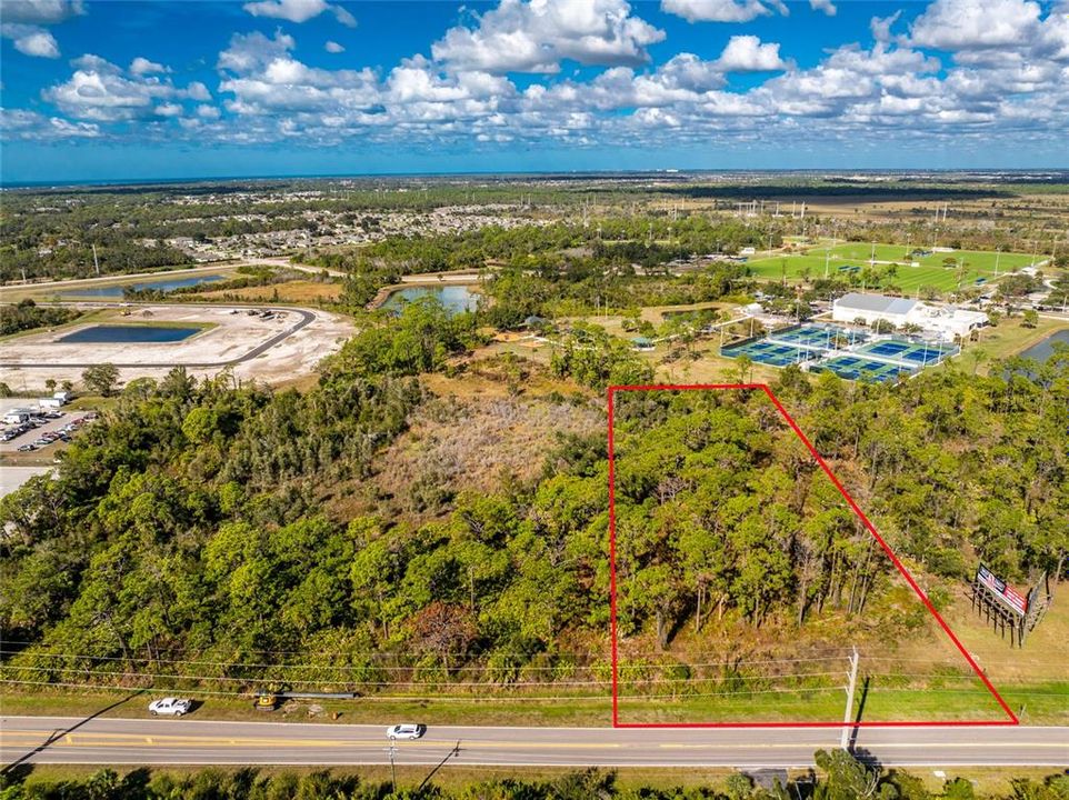 На продажу: $590,000 (1.78 acres)