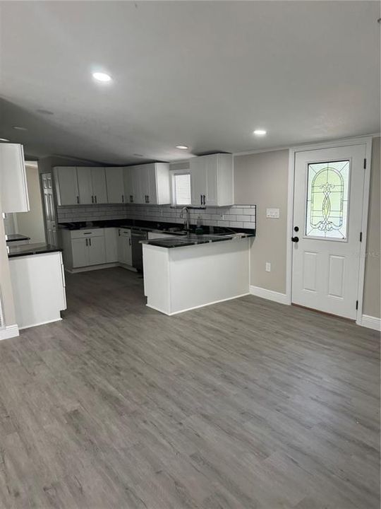 出租: $2,600 (5 贝兹, 2 浴室, 1680 平方英尺)