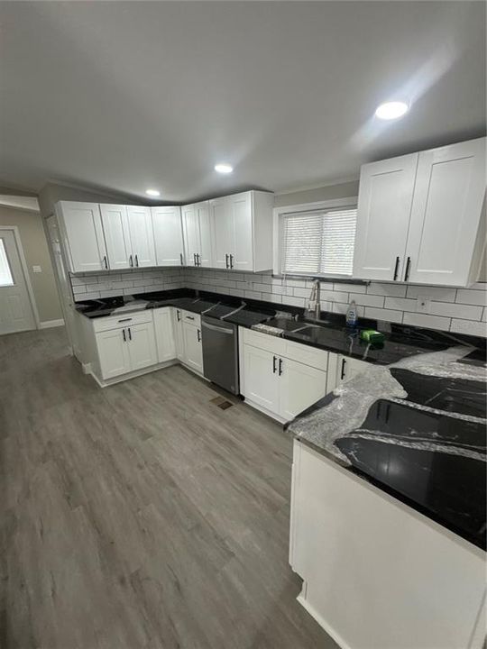 出租: $2,600 (5 贝兹, 2 浴室, 1680 平方英尺)