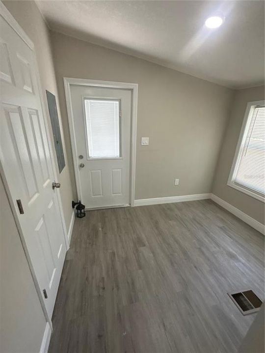 出租: $2,600 (5 贝兹, 2 浴室, 1680 平方英尺)