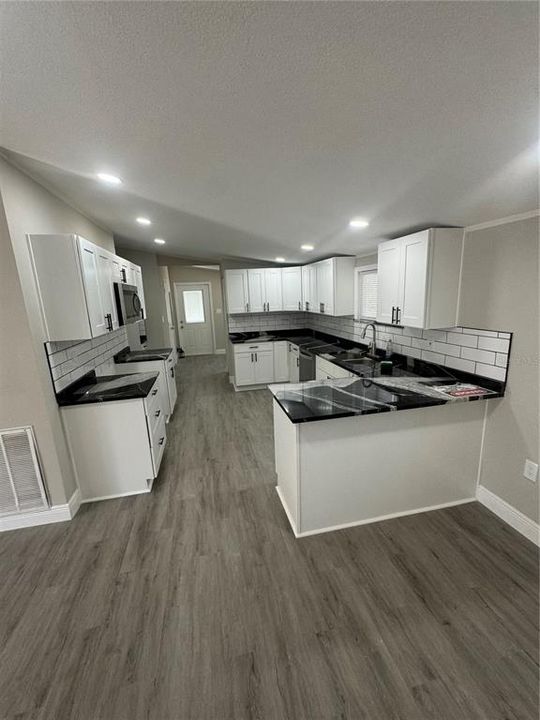 出租: $2,600 (5 贝兹, 2 浴室, 1680 平方英尺)