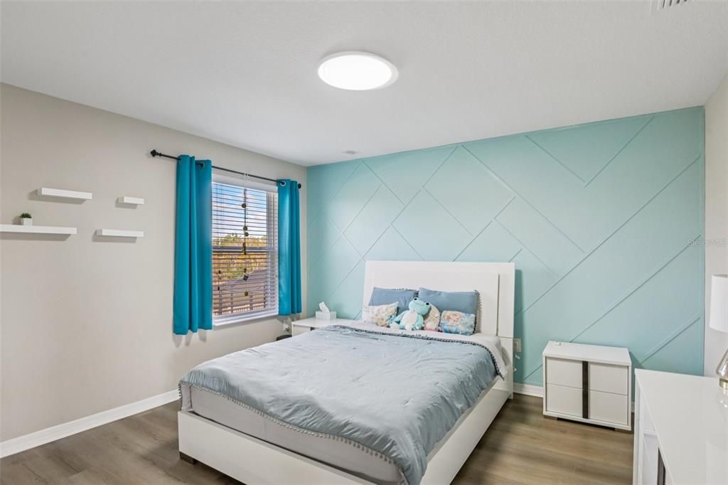 For Sale: $580,000 (5 beds, 3 baths, 3292 Square Feet)