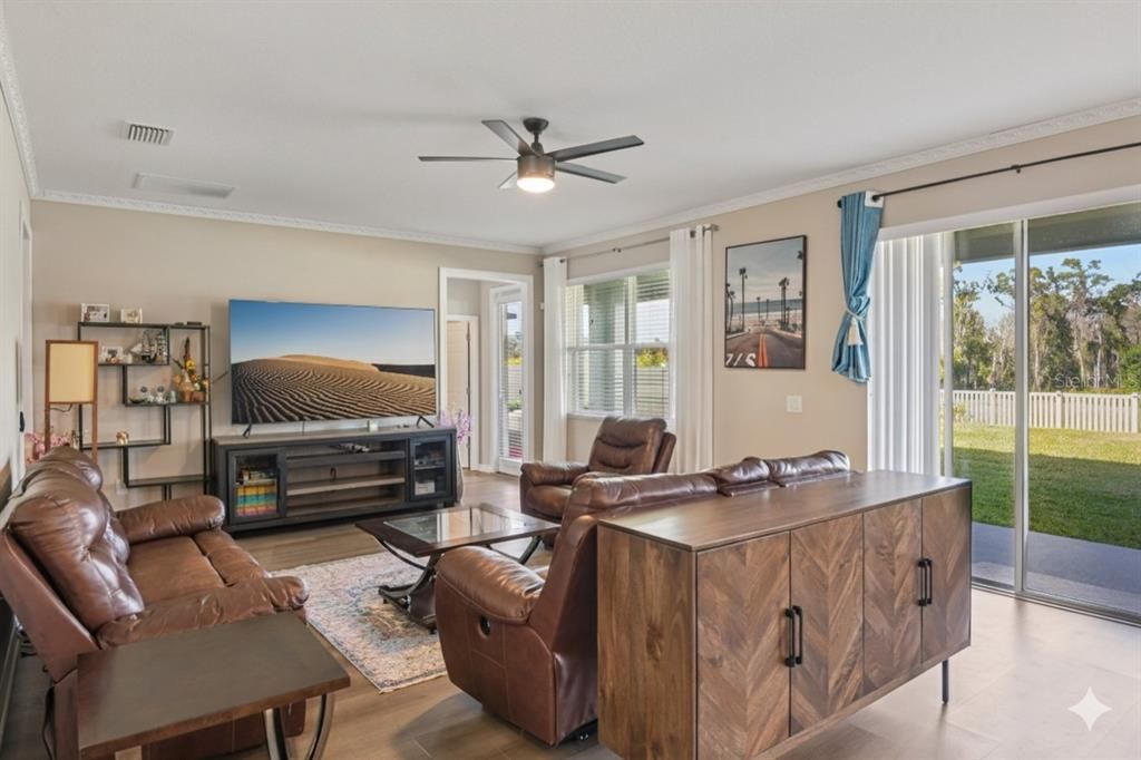 For Sale: $580,000 (5 beds, 3 baths, 3292 Square Feet)