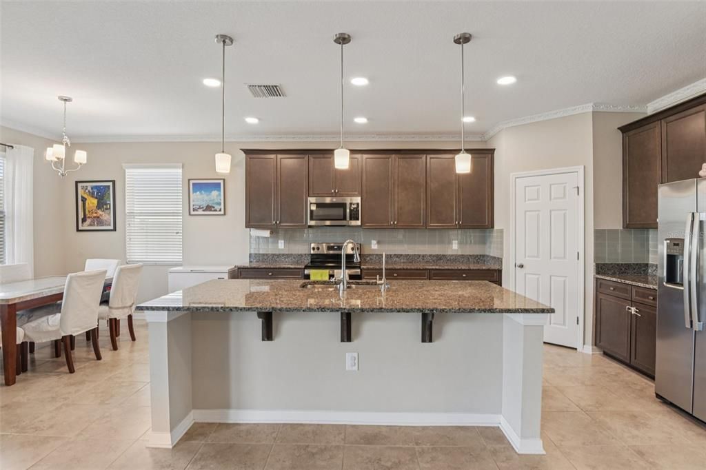 For Sale: $580,000 (5 beds, 3 baths, 3292 Square Feet)