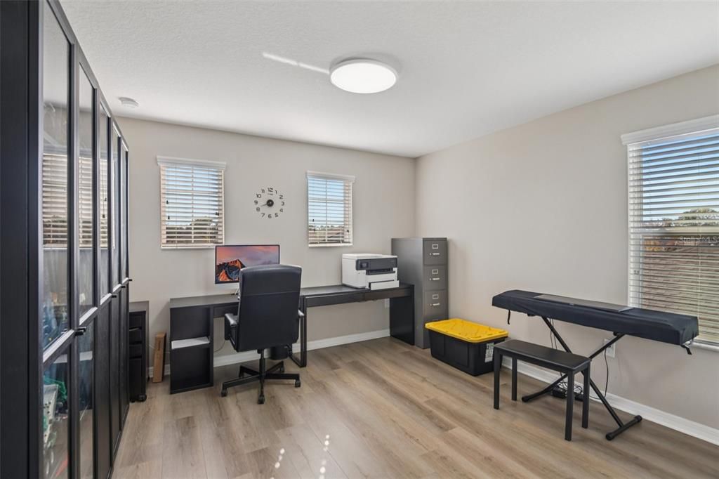 For Sale: $580,000 (5 beds, 3 baths, 3292 Square Feet)