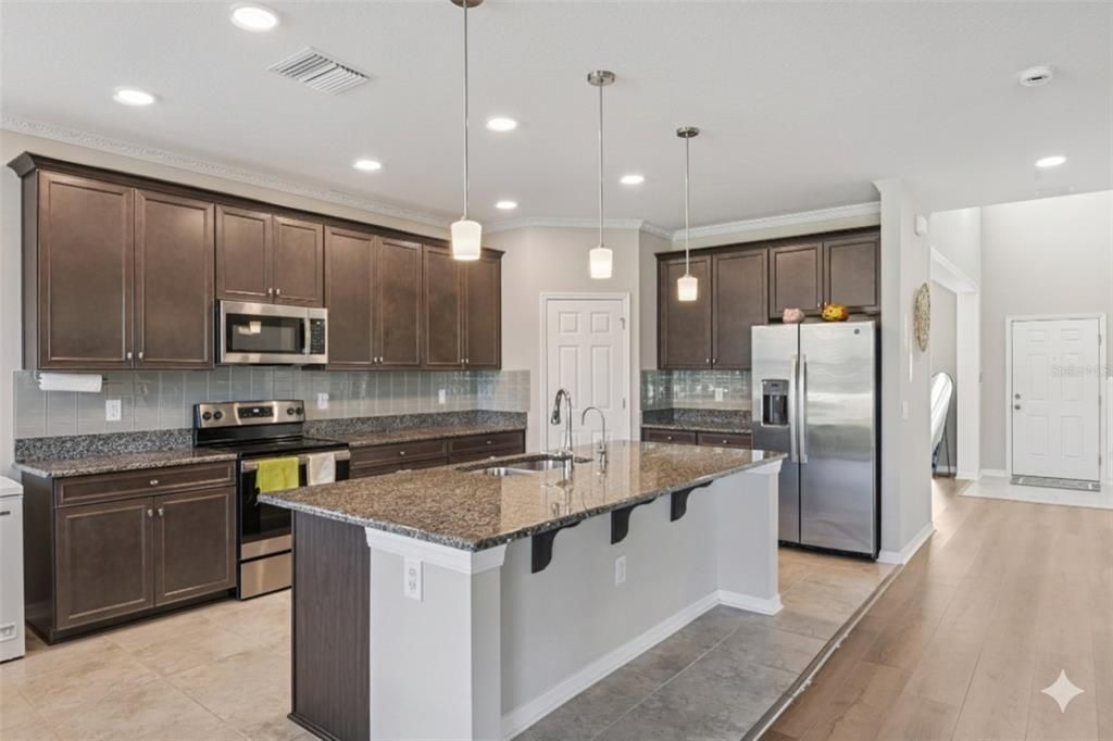 For Sale: $580,000 (5 beds, 3 baths, 3292 Square Feet)