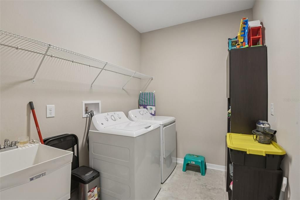 For Sale: $580,000 (5 beds, 3 baths, 3292 Square Feet)